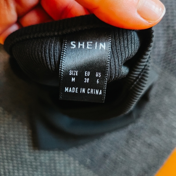 Shein Black Ribbed Cropped Tank (Size M) - Picture 4 of 4